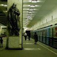 Moscou Aqui o metrô também é bem decorado. As estações são decoradas com lustres enormes, mármore e estátuas. As escadas rolantes são menores que as de São Petersburgo. No primeiro...<div class="addthis_toolbox addthis_default_style addthis_" addthis:url='http://errante.com.br/lugares/europa/moscou/' addthis:title='Moscou ' ><a class="addthis_button_preferred_1"></a><a class="addthis_button_preferred_2"></a><a class="addthis_button_preferred_3"></a><a class="addthis_button_preferred_4"></a><a class="addthis_button_compact"></a></div>