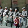 Primeiro de Maio em Quito Acordei cedo para ver a Marcha del Primer de Mayo. A cidade estava parada, não havia sequer ônibus, peguei um táxi até o centro antigo para esperar a passeata. Chegando...<div class="addthis_toolbox addthis_default_style addthis_" addthis:url='http://errante.com.br/lugares/america/primeiro-de-maio/' addthis:title='Primeiro de Maio em Quito ' ><a class="addthis_button_preferred_1"></a><a class="addthis_button_preferred_2"></a><a class="addthis_button_preferred_3"></a><a class="addthis_button_preferred_4"></a><a class="addthis_button_compact"></a></div>