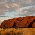 Parque nacional Uluru-Kata Tjuta Uluru é um dos lugares da Austrália que sempre quis conhecer, acho que a segunda razão pra visitar o país, depois da Grande Barreira de Corais. Ao mesmo tempo, este...<div class="addthis_toolbox addthis_default_style addthis_" addthis:url='http://errante.com.br/lugares/oceania/australia/uluru-kata-tjuta/' addthis:title='Parque nacional Uluru-Kata Tjuta ' ><a class="addthis_button_preferred_1"></a><a class="addthis_button_preferred_2"></a><a class="addthis_button_preferred_3"></a><a class="addthis_button_preferred_4"></a><a class="addthis_button_compact"></a></div>